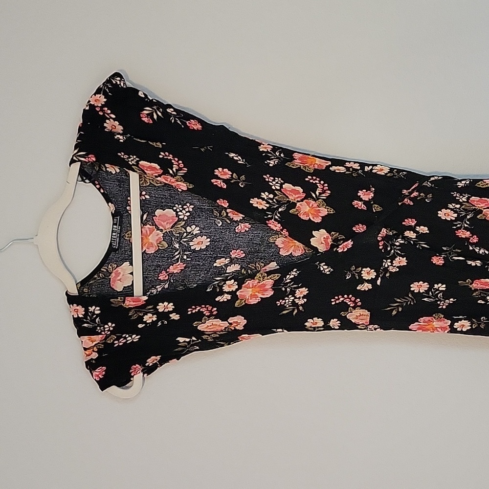 Floral cap sleeve wrap dress